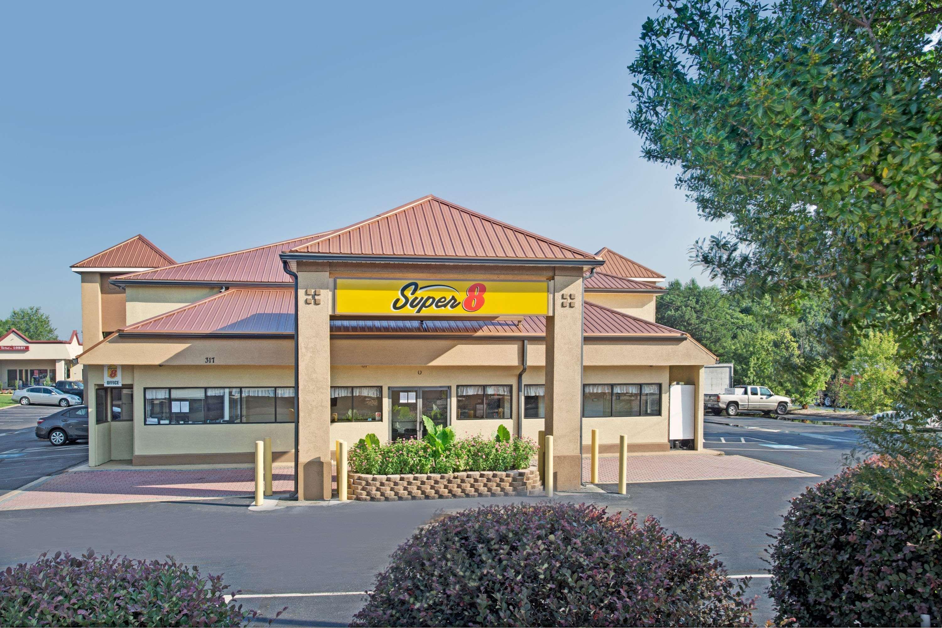 Super 8 By Wyndham Suwanee Hotel Eksteriør billede