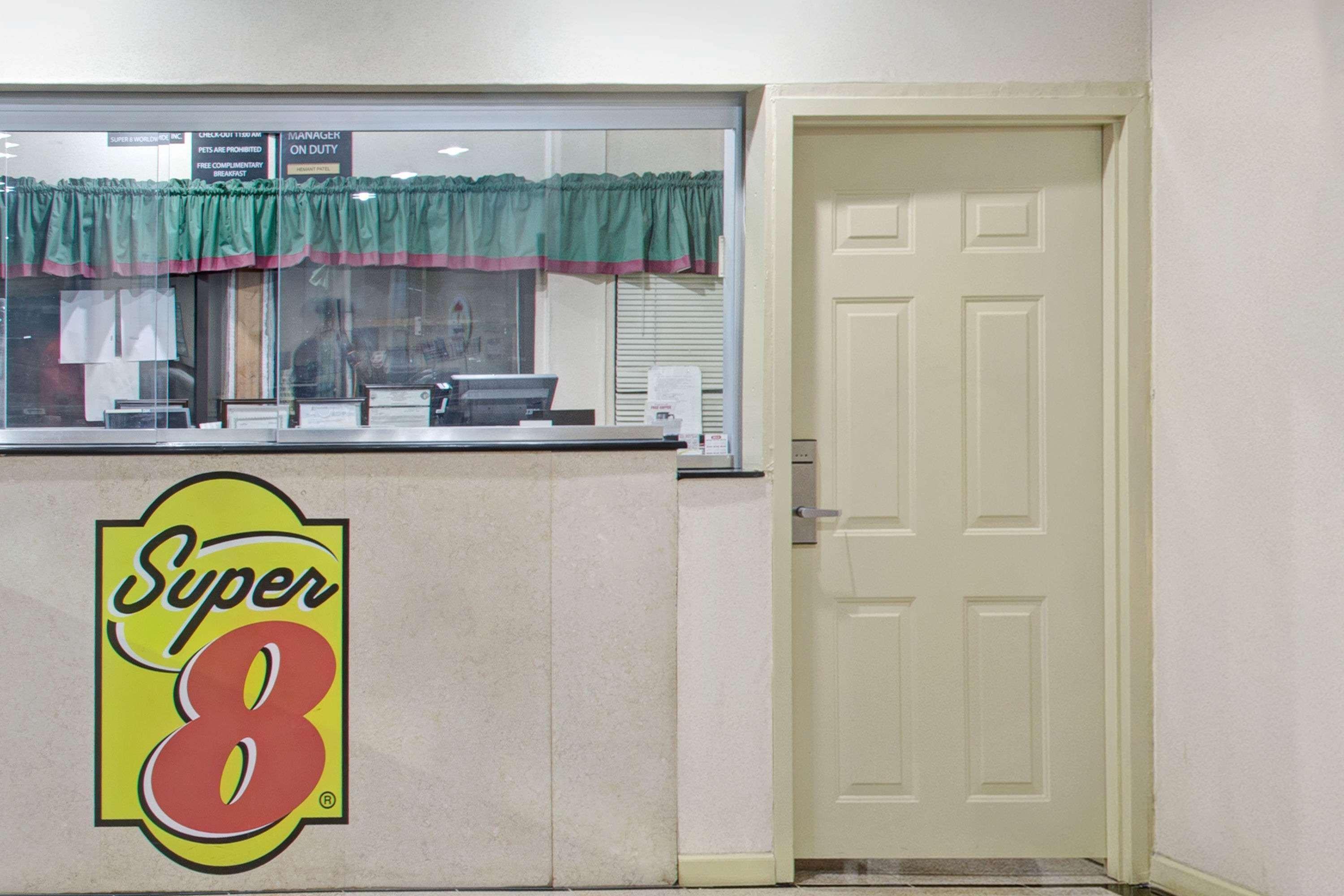 Super 8 By Wyndham Suwanee Hotel Eksteriør billede