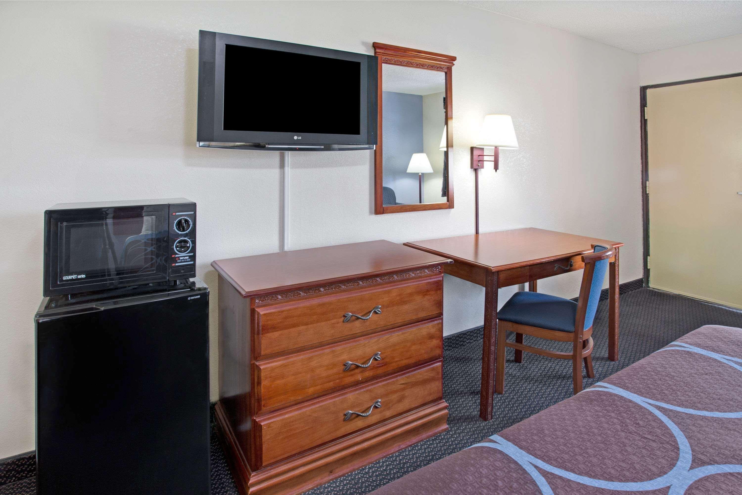 Super 8 By Wyndham Suwanee Hotel Eksteriør billede