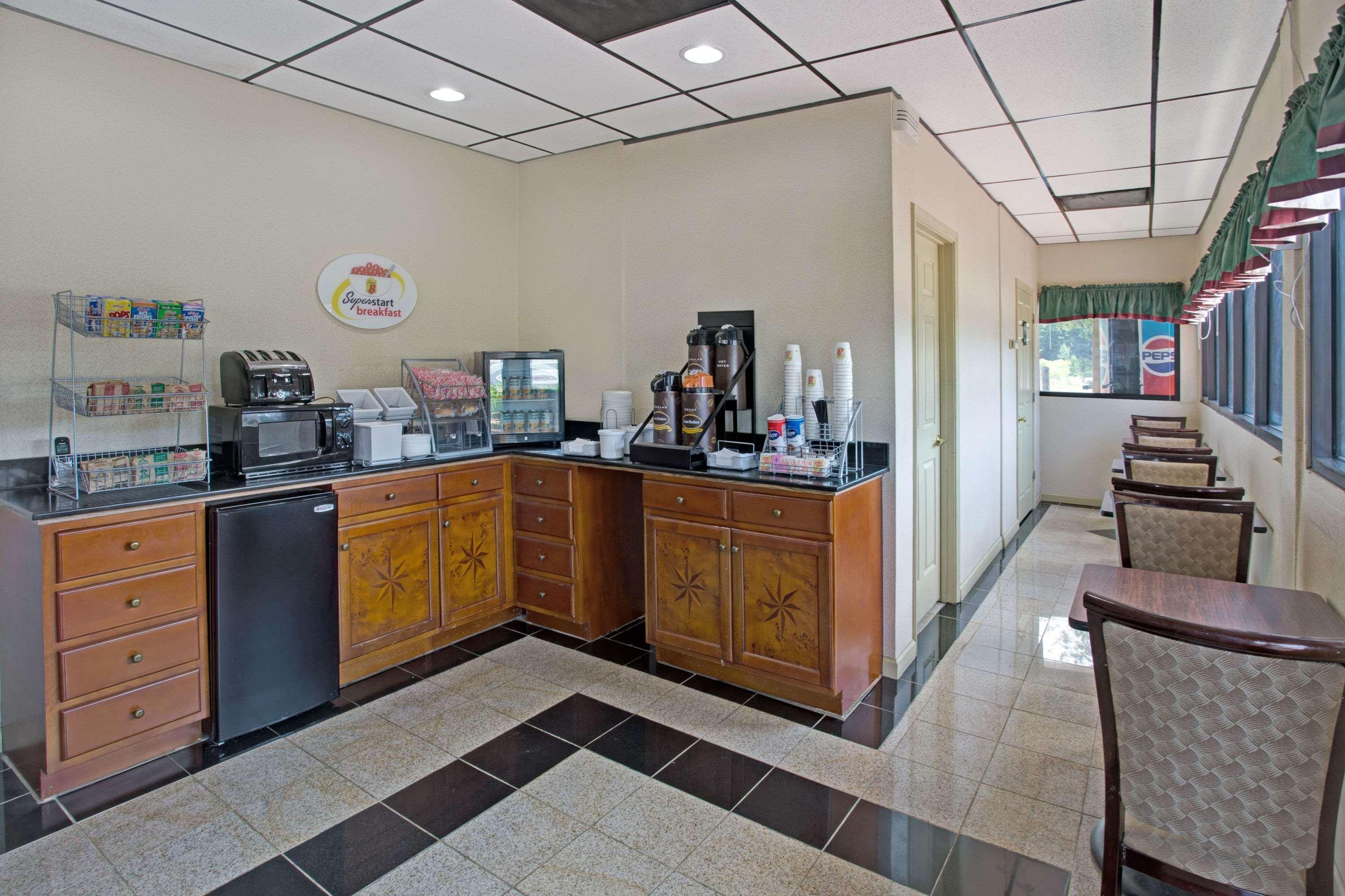Super 8 By Wyndham Suwanee Hotel Eksteriør billede