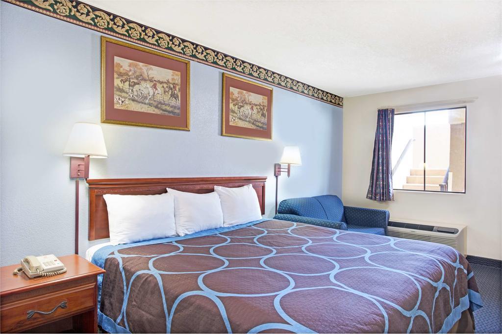 Super 8 By Wyndham Suwanee Hotel Eksteriør billede